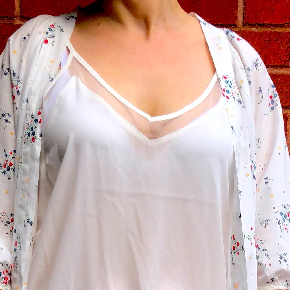 Shinestar White Cami with V-Neck and Sheer Trim Size M